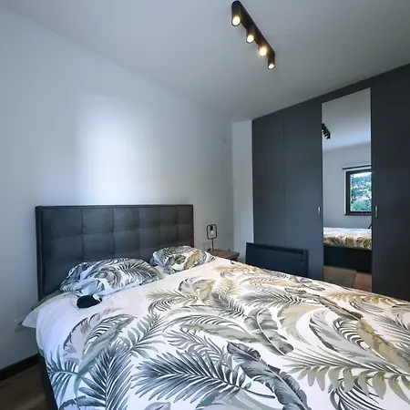 Anja Sousza アパート